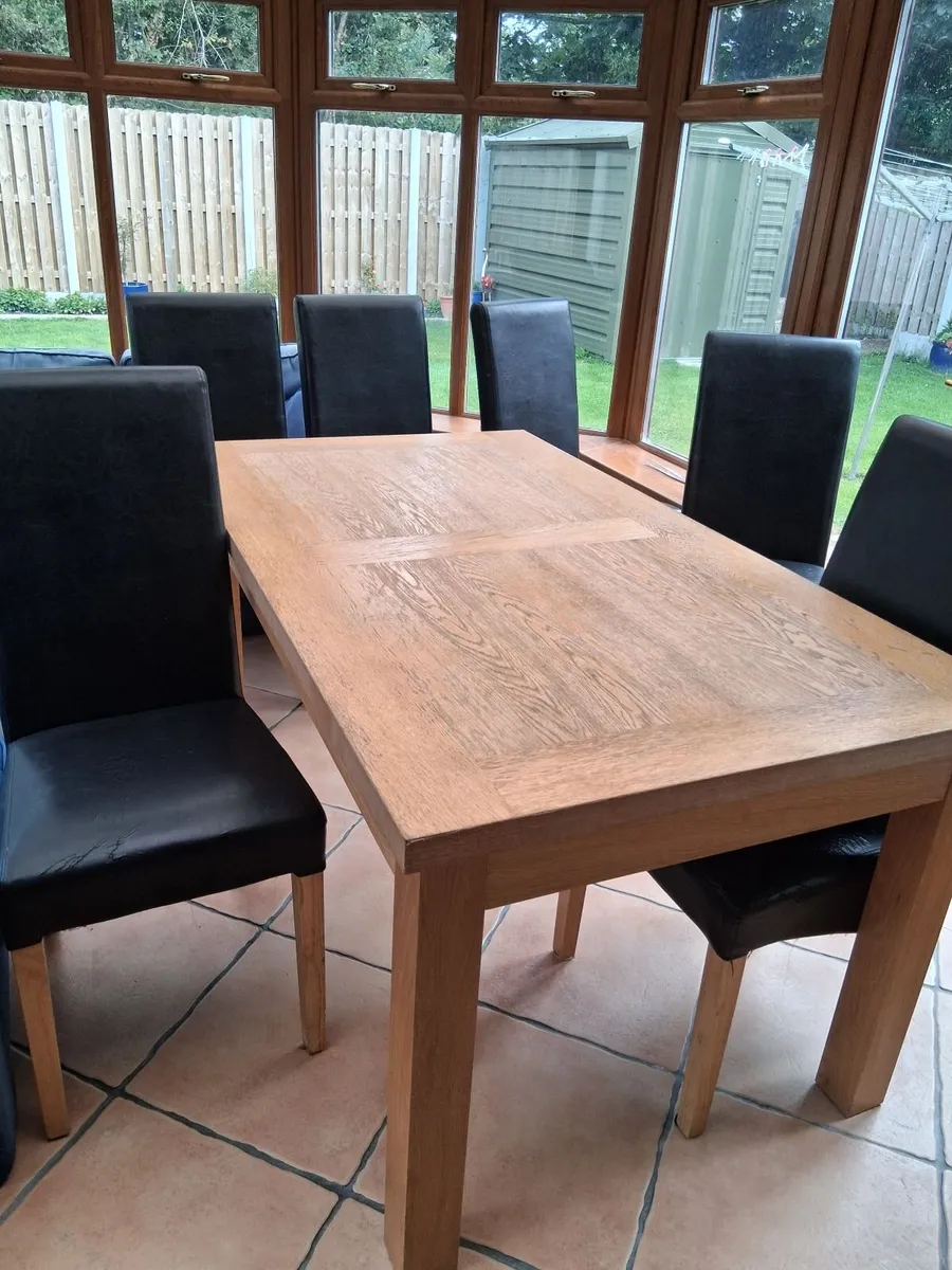 Table and chairs - Image 2