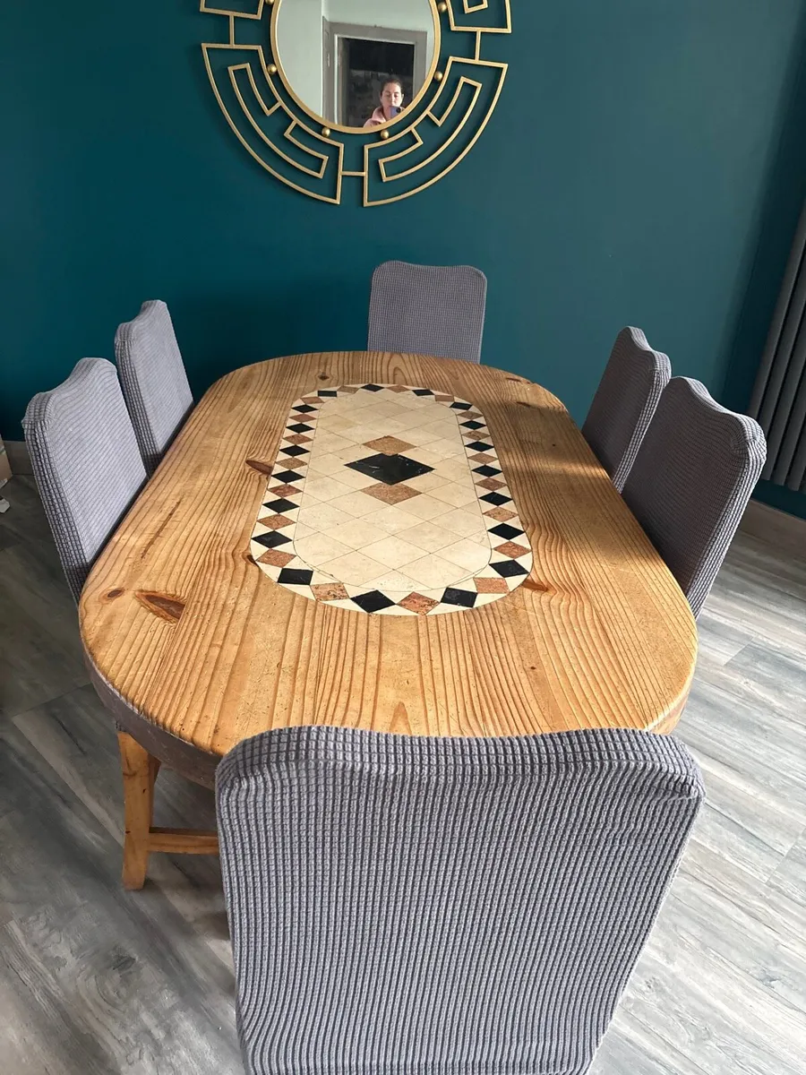 Dining table - Image 1