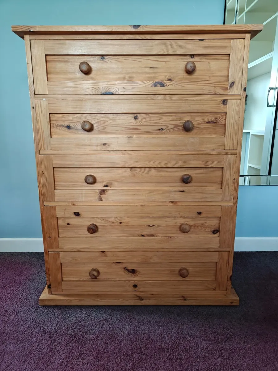 Chest of drawers