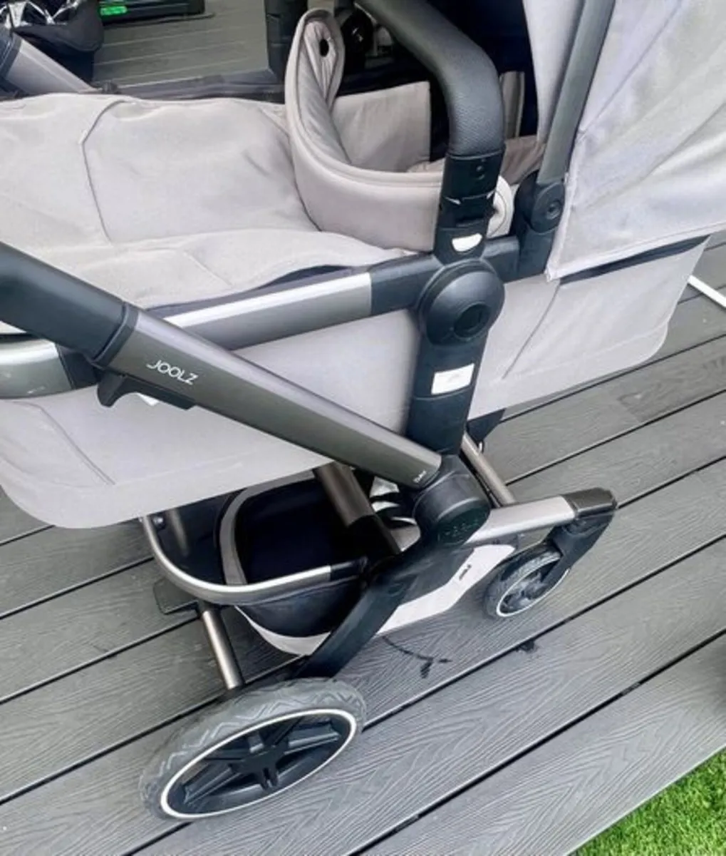 Joolz Day+ Pram / Pushchair with Carrycot & Seat - Image 2