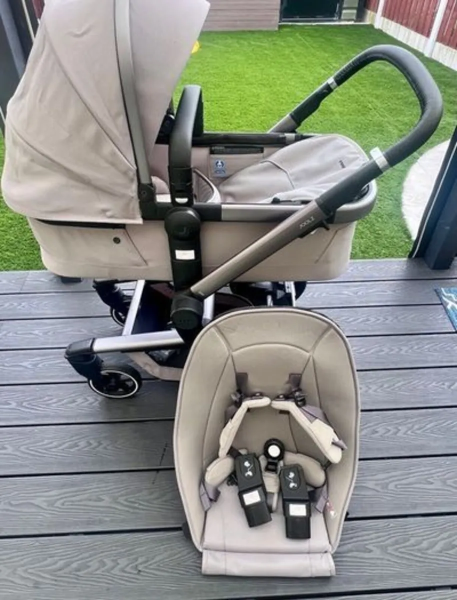 Joolz Day+ Pram / Pushchair with Carrycot & Seat - Image 4