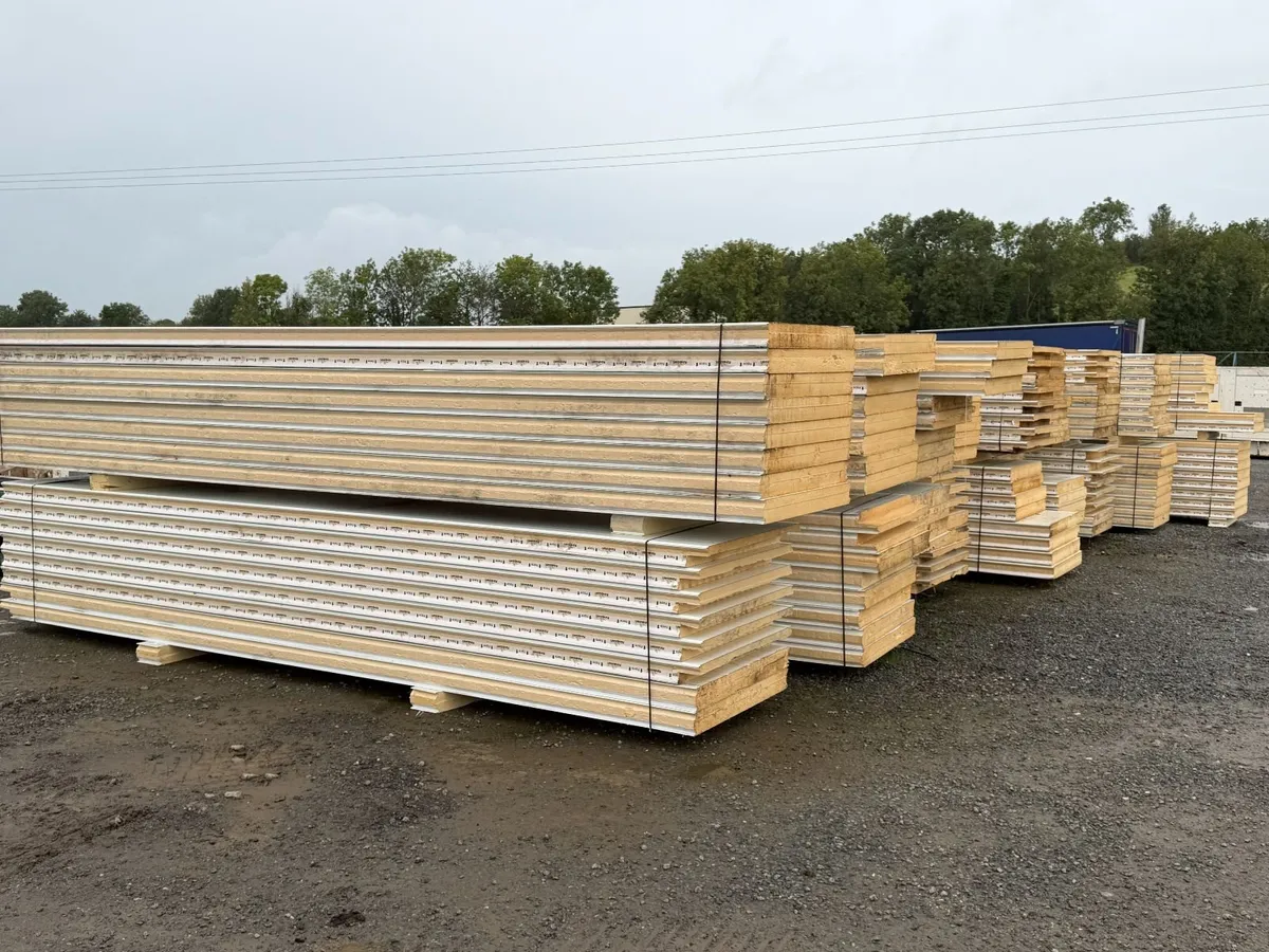 APPROX. 200+ SHEETS OF INSULATED CLADDING - Image 1