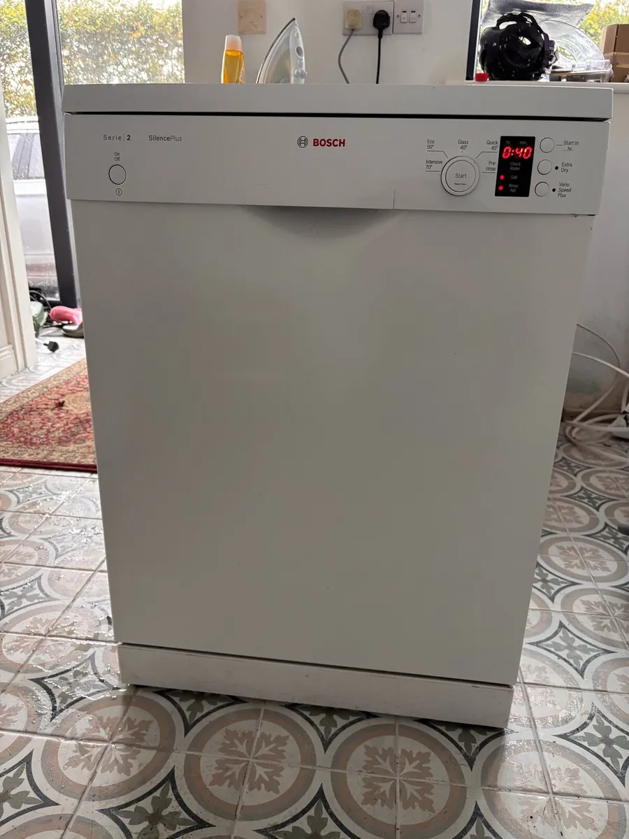 Freestanding Bosch serie 2 SilencePlus dishwasher - Image 1
