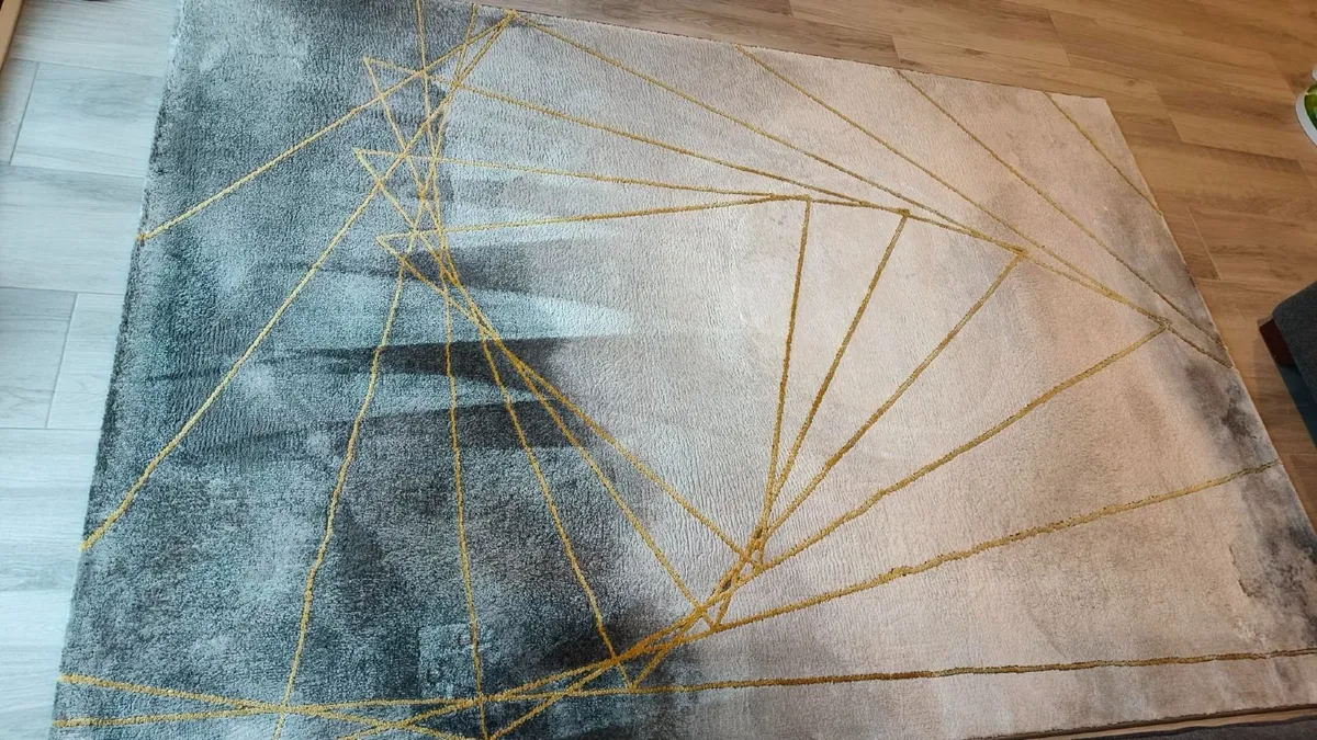 rug - Image 1