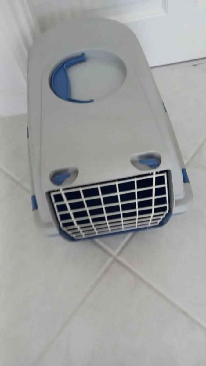 Free Dog cage for small dog - Image 1