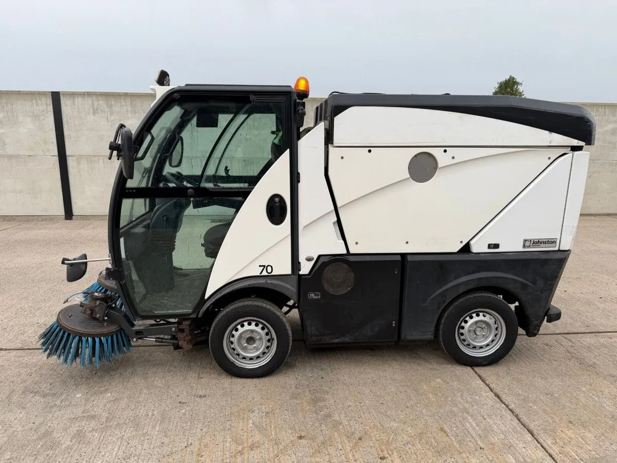 JOHNSTON CN101 DIESEL  MINI ROAD SWEEPER - Image 3