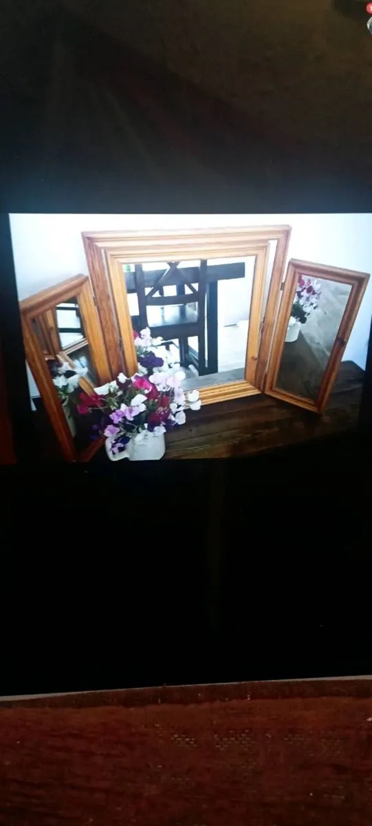 VINTAGE TRI FOLD TRIPLE FOLDING VANITY MIRROW - Image 1