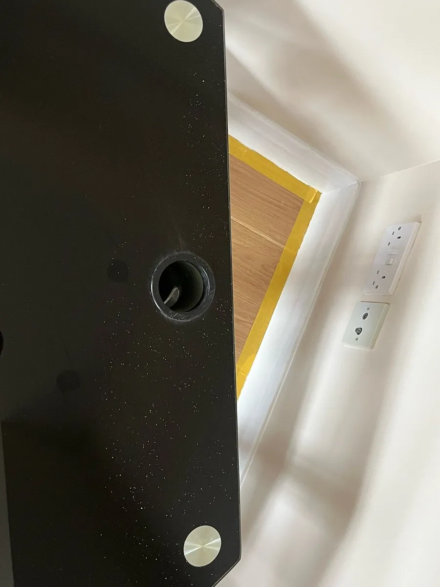 Glass TV stand - Image 3