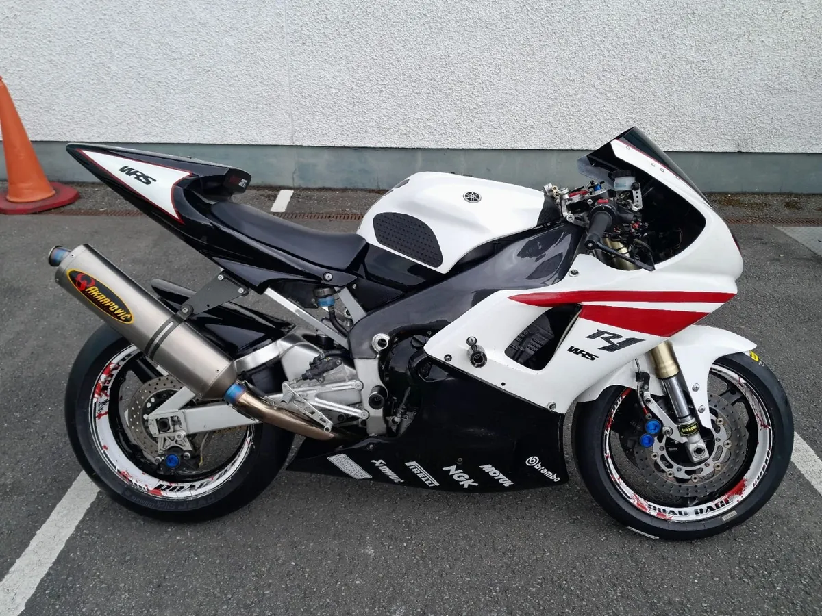 Yamaha R1 race bike, track bike, preinjection 1998 - Image 1