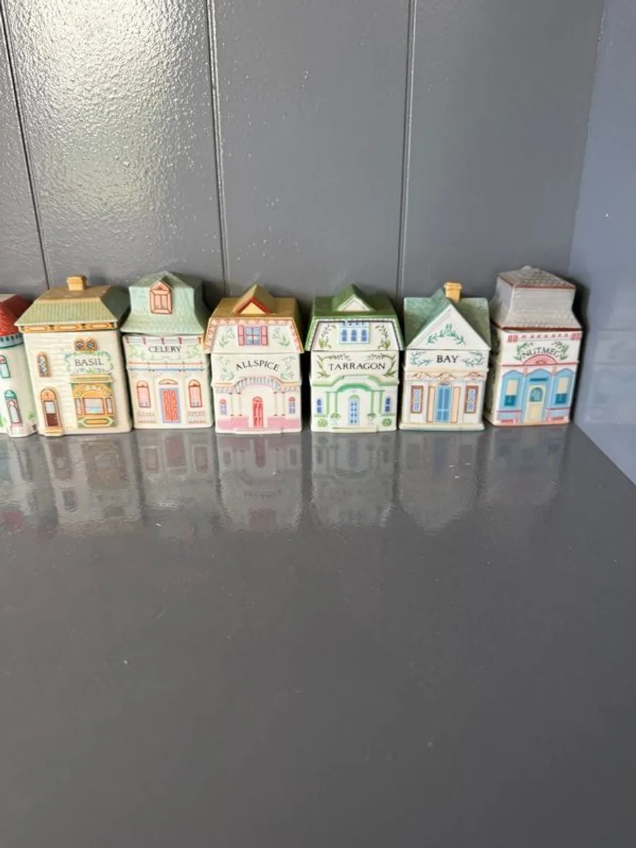 Brooks & Bentley Spice Village Collection 20 Houses Vintage Collectables - Image 2