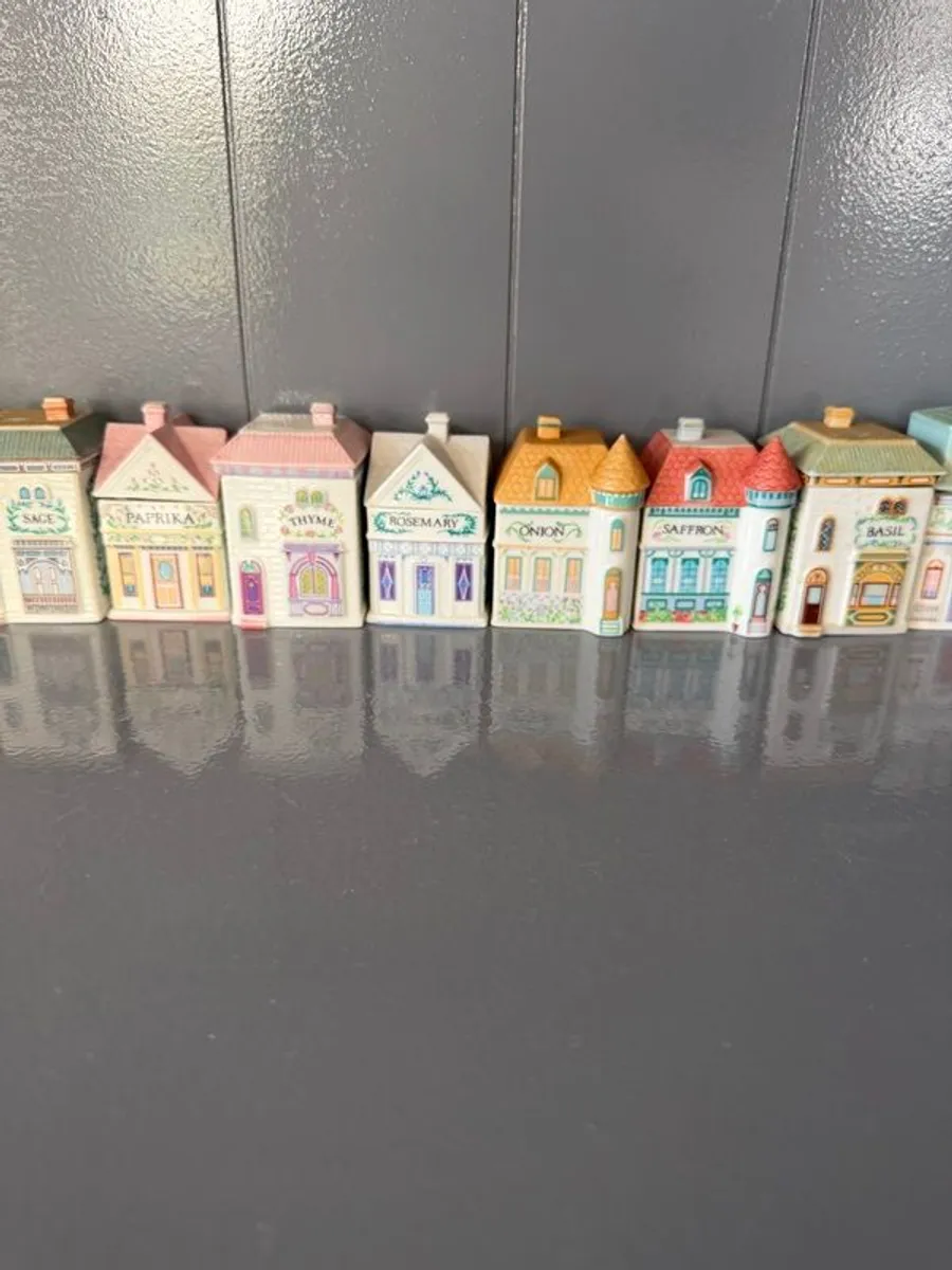 Brooks & Bentley Spice Village Collection 20 Houses Vintage Collectables - Image 3