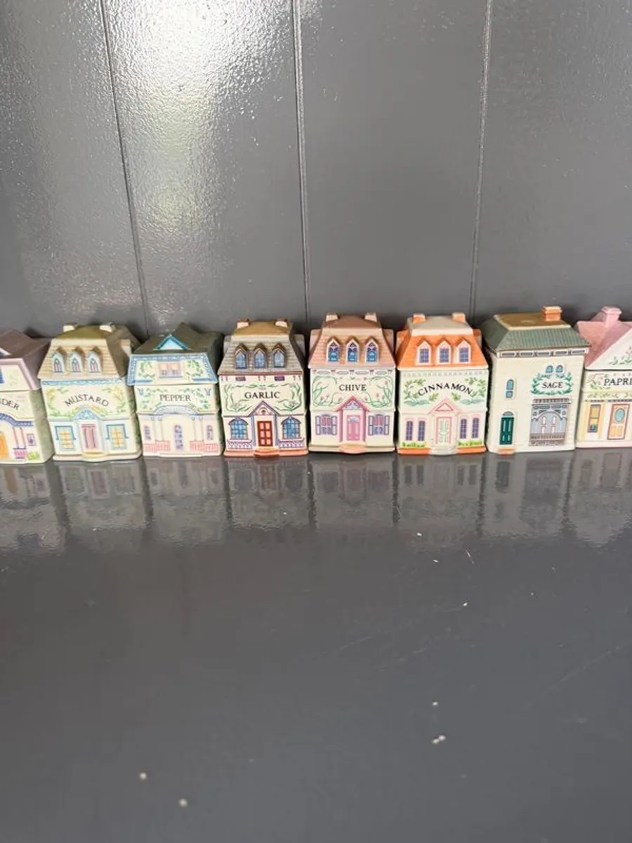 Brooks & Bentley Spice Village Collection 20 Houses Vintage Collectables - Image 4