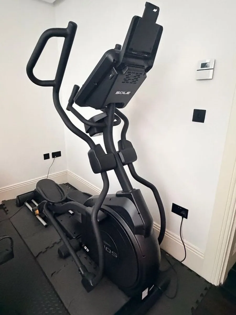 SOLE E95 Elliptical - Image 1
