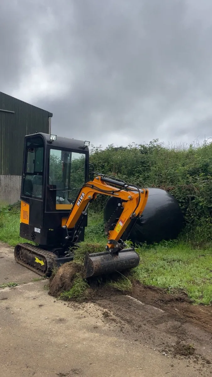 1.3T mini digger diesel - Image 3