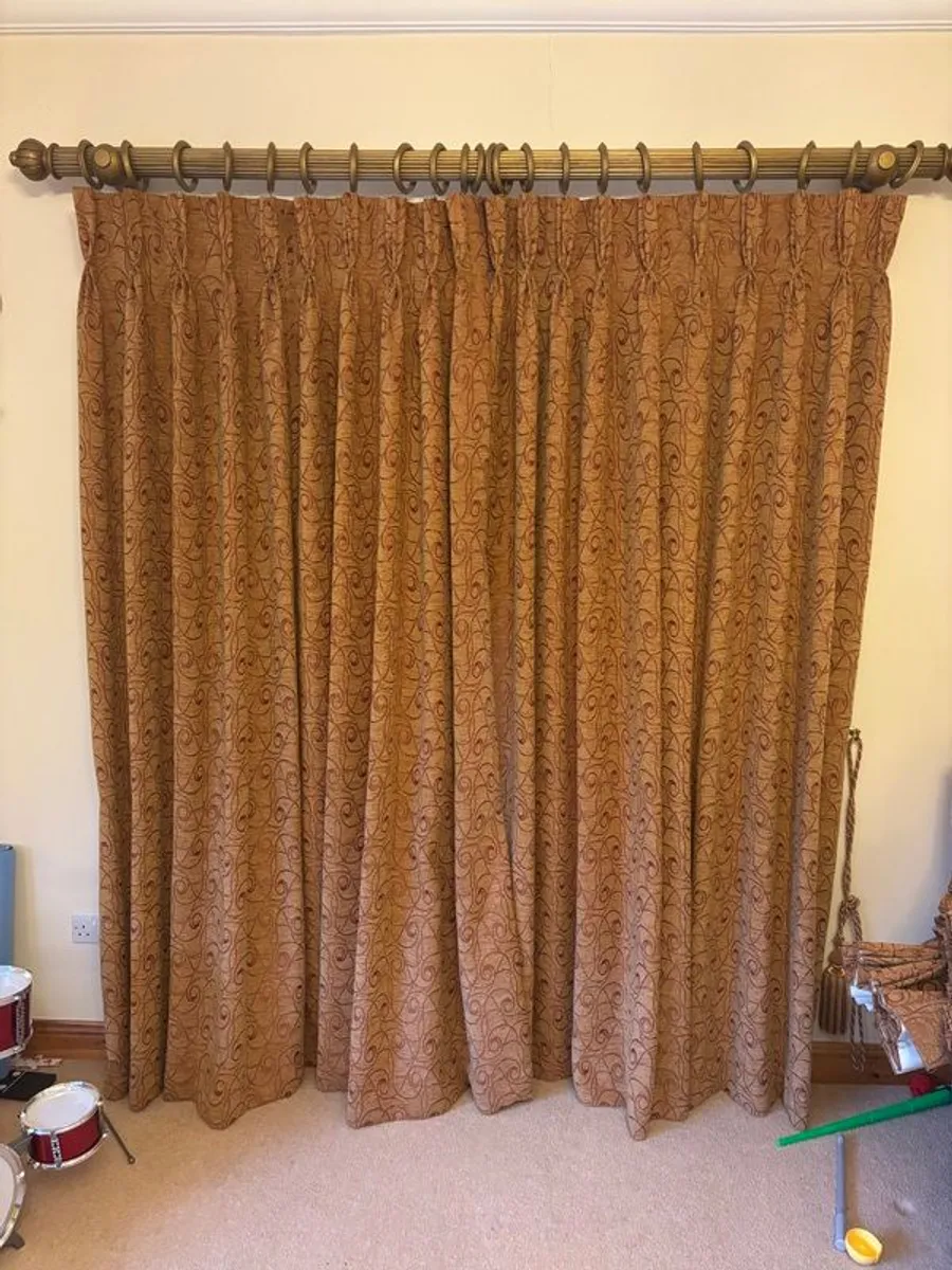Curtains - Image 2