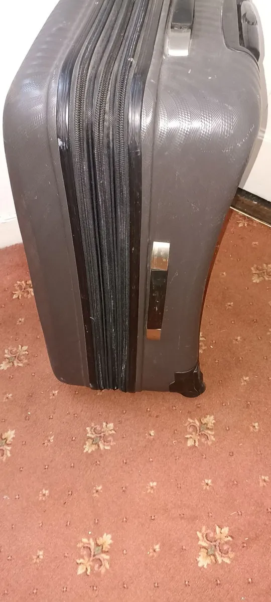 Large Hardshell Suitcase - Image 2