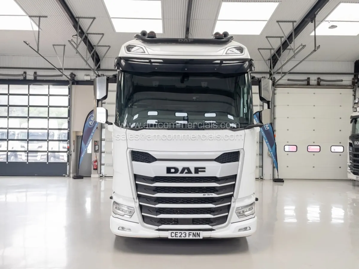 2023 (23) DAF XG 530 6X2 Rear Steer - Image 2