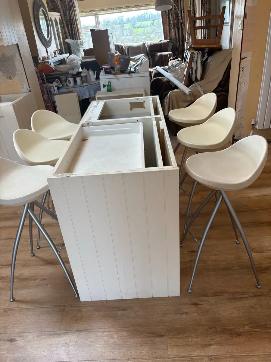 Kitchen island stools - Image 4