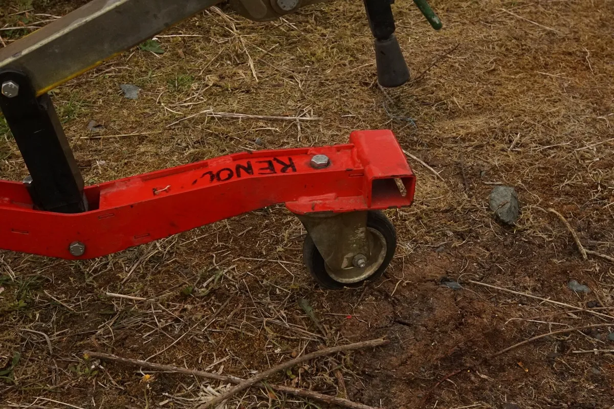 Manuvit 350 kg drum-handling trolley - Image 4