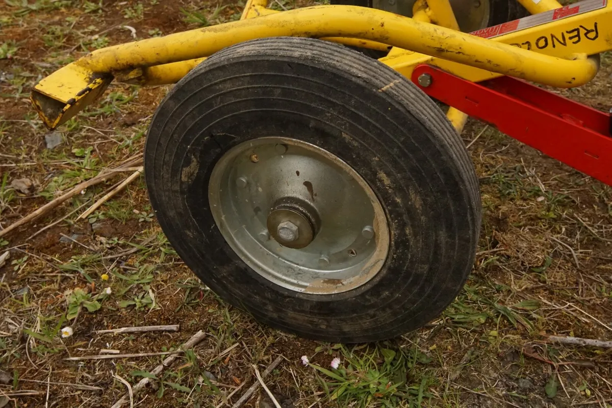 Manuvit 350 kg drum-handling trolley - Image 3