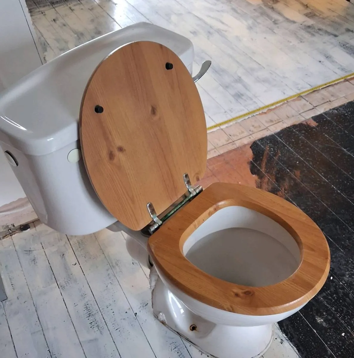Toilet & sink & power shower - Image 2