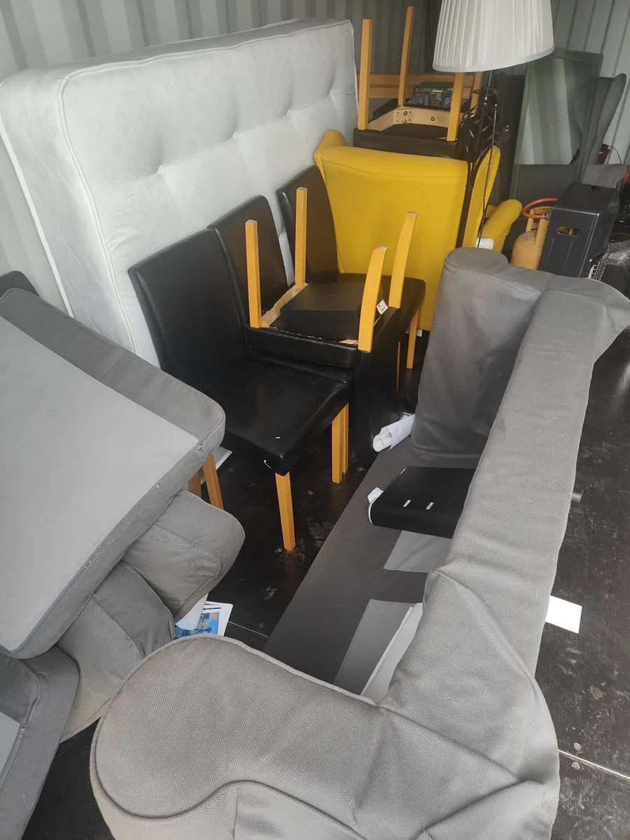 Abandoned Storage Unit – Clear Contents - Image 1