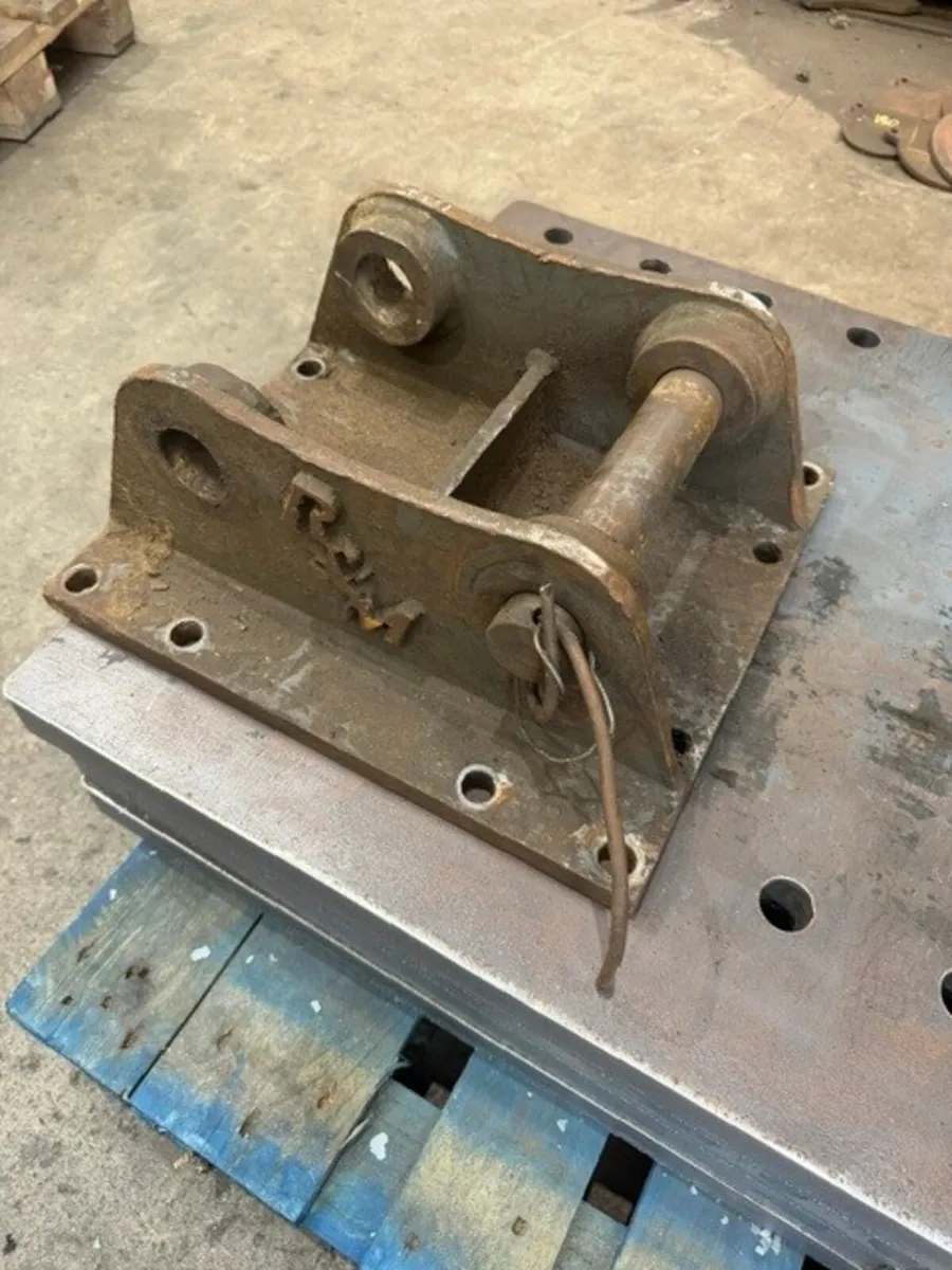 Rock hammer cradle to suit 5 ton machine - Image 1