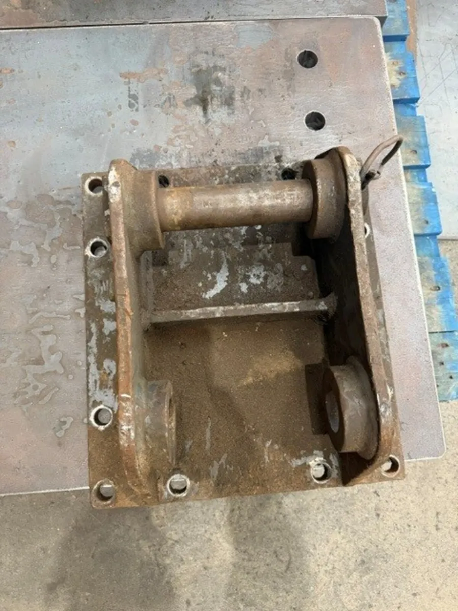 Rock hammer cradle to suit 5 ton machine - Image 2