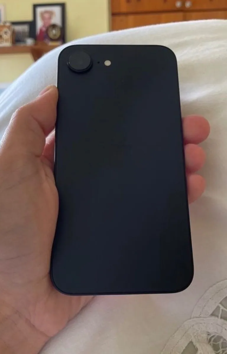 iPhone 16e 128gb - good as new - Image 1