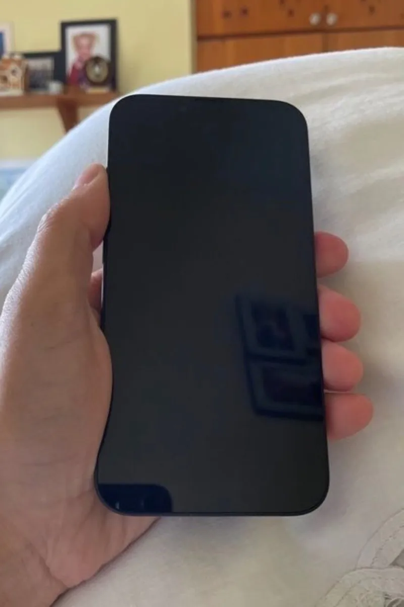 iPhone 16e 128gb - good as new - Image 2