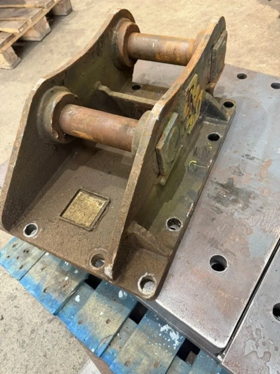 Rock hammer cradle to suit 8 ton machine - Image 1