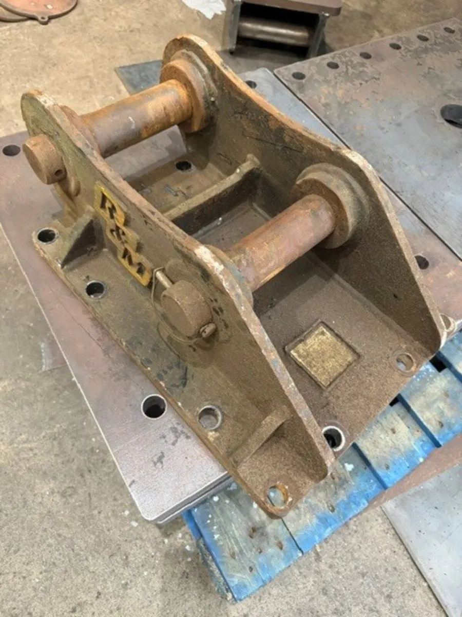 Rock hammer cradle to suit 8 ton machine - Image 2