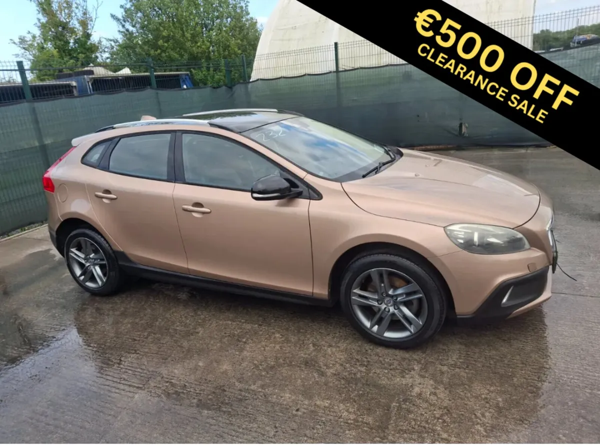 2014 Volvo V40  Cross country    Automatic - Image 1