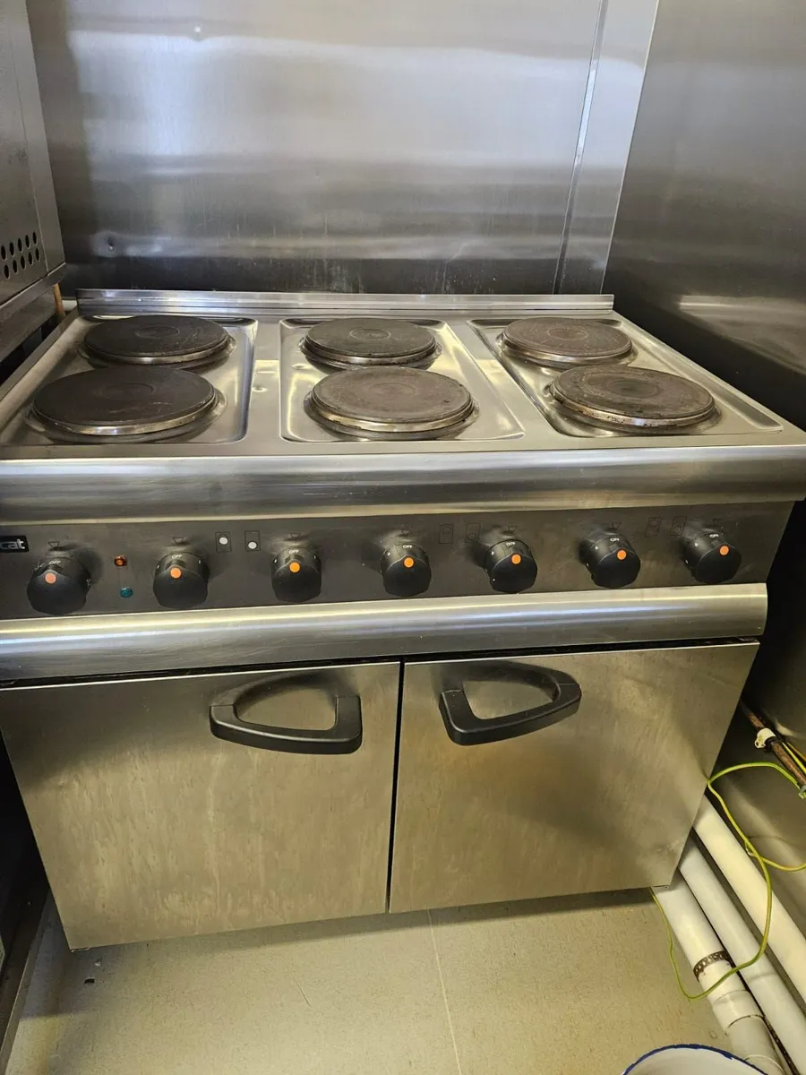 Lincat Silverlink 600 6-Plate Electric Oven Range - Image 1