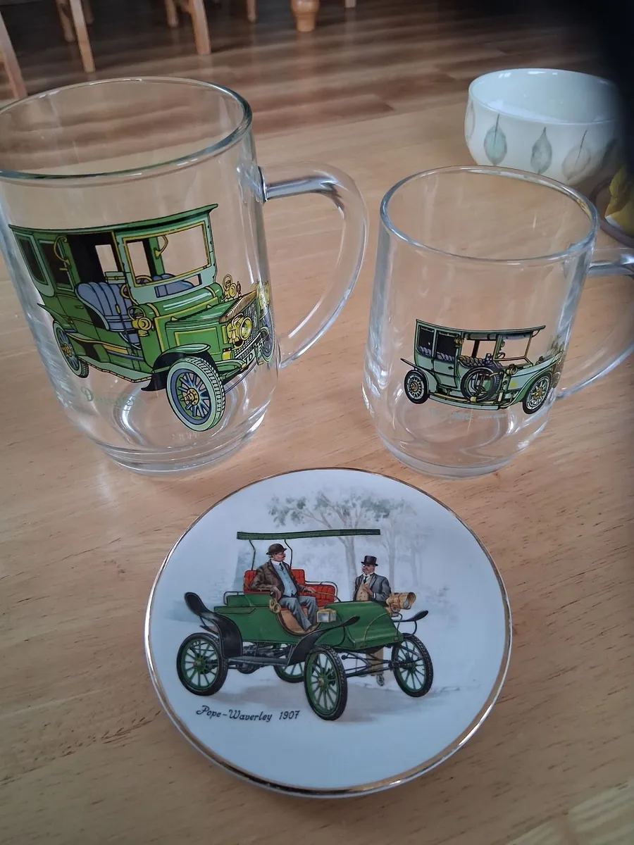 Vintage glass featuring cars - Image 4