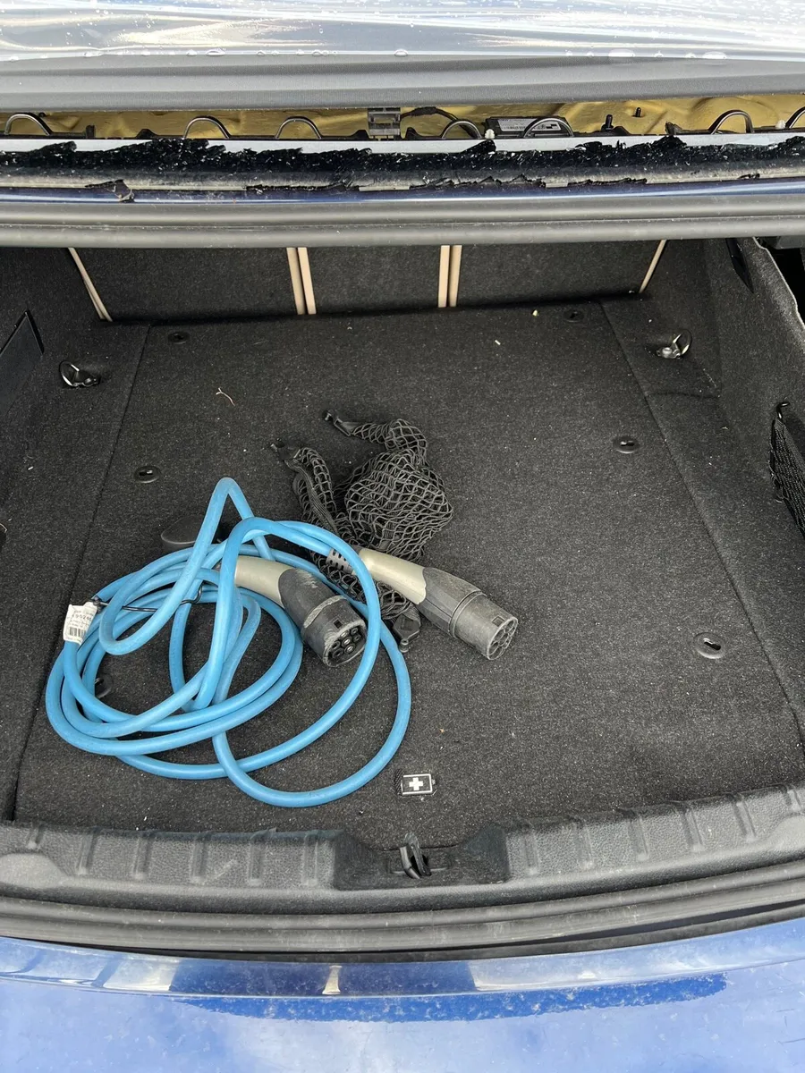 Breaking bmw 330e 2018 f30 I performance 3 series - Image 3