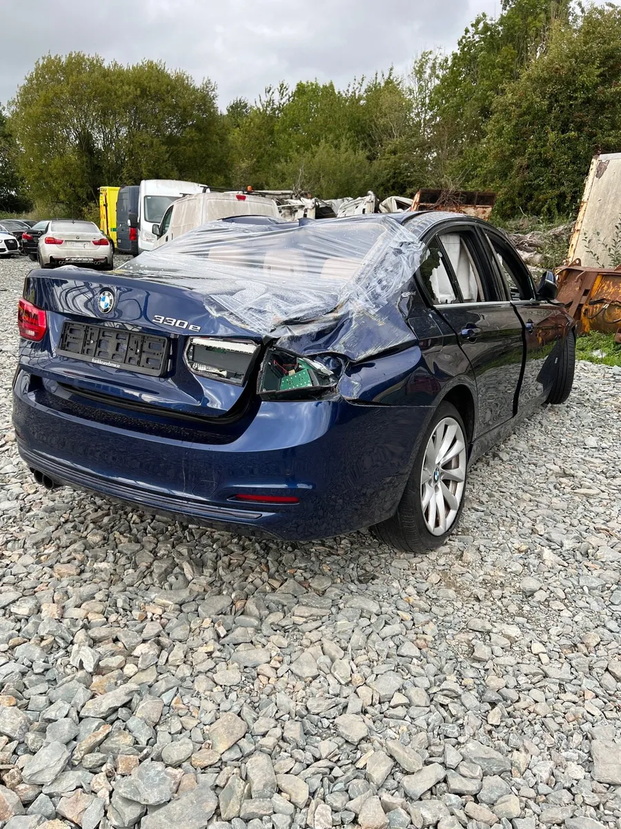 Breaking bmw 330e 2018 f30 I performance 3 series - Image 4