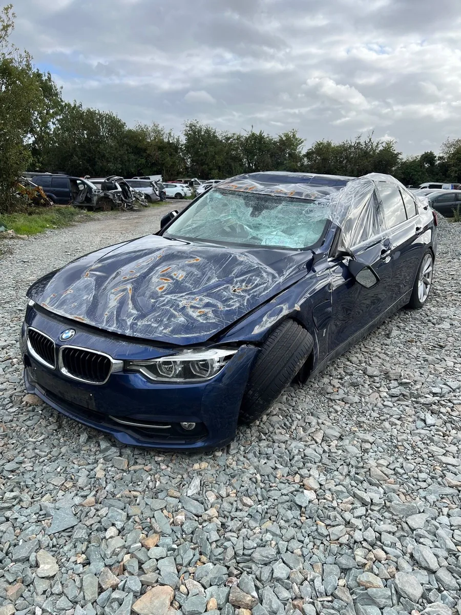 Breaking bmw 330e 2018 f30 I performance 3 series - Image 1