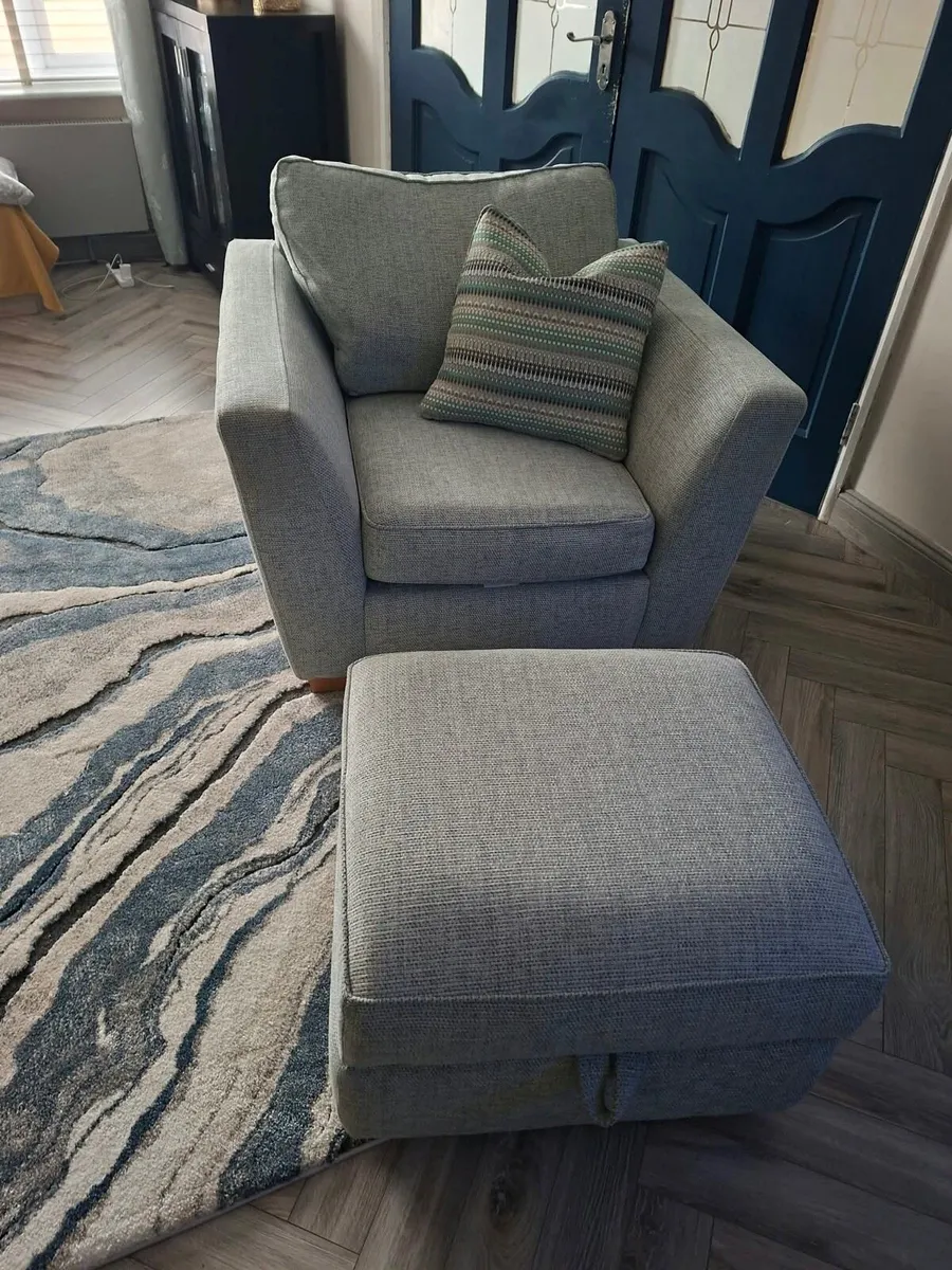 DFS sofa - Image 4