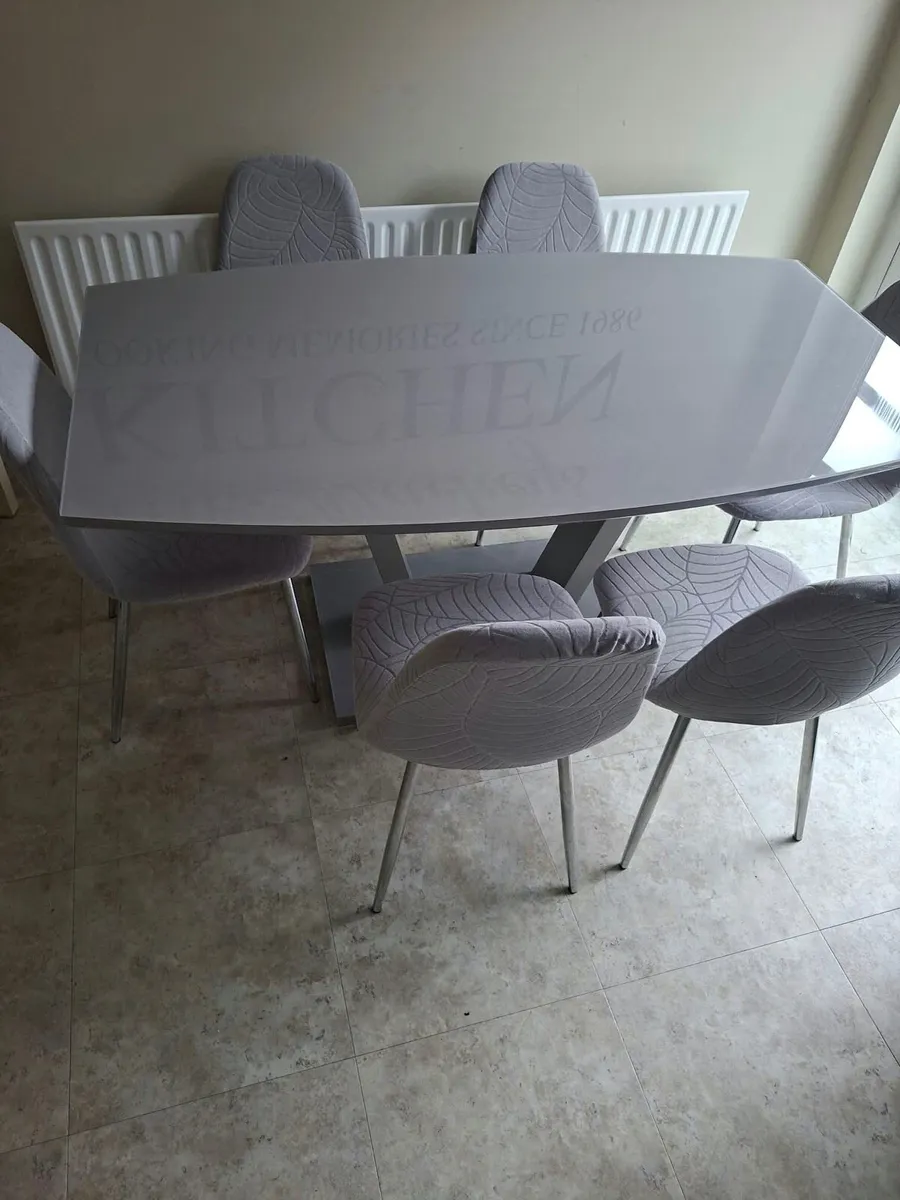 Dining table & 6 chairs - Image 2