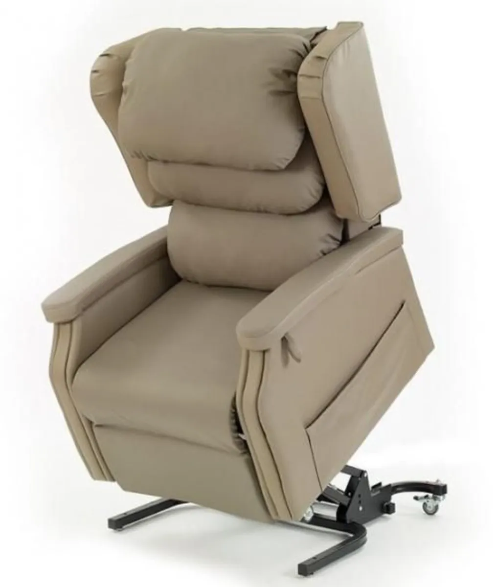 Motorised Recliner Chair (As New) - Image 3