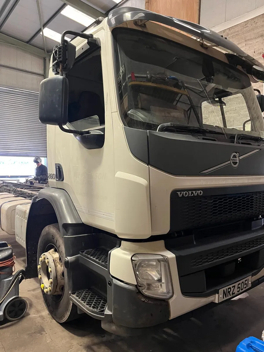 April 2018 Volvo FLE 280 Chassis Cab - Image 2