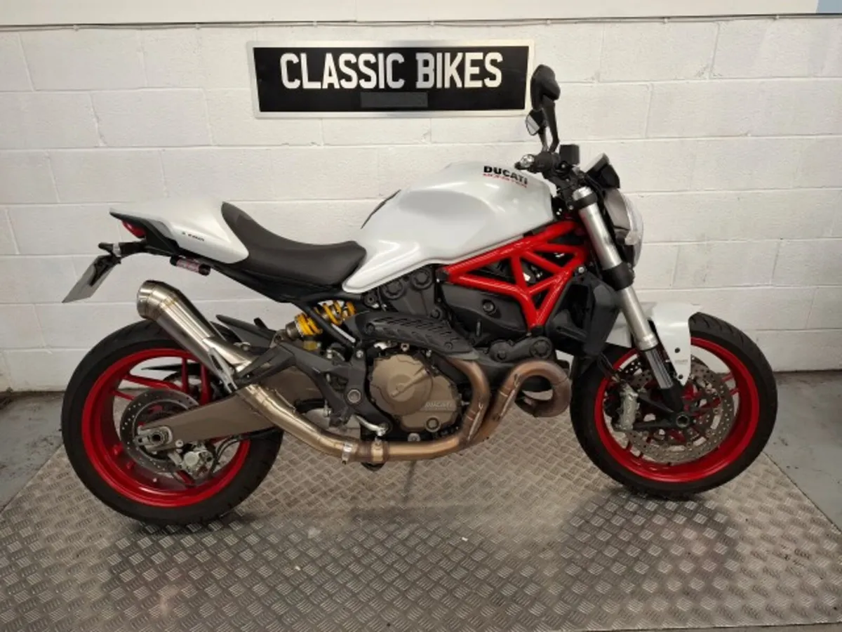 DUCATI Monster 821 2015 - Image 1