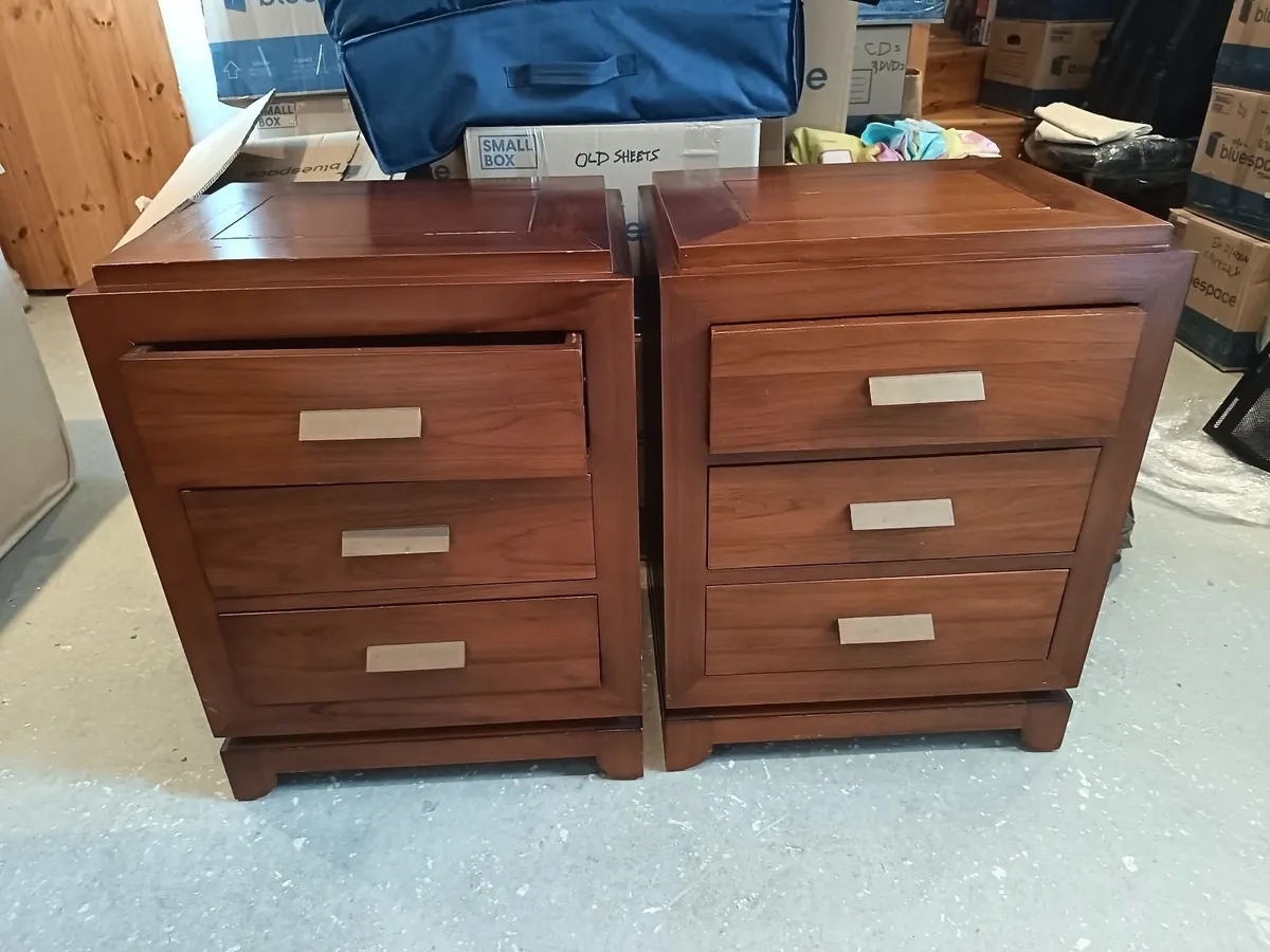 Headboard and 2 Bedside tables - Image 2