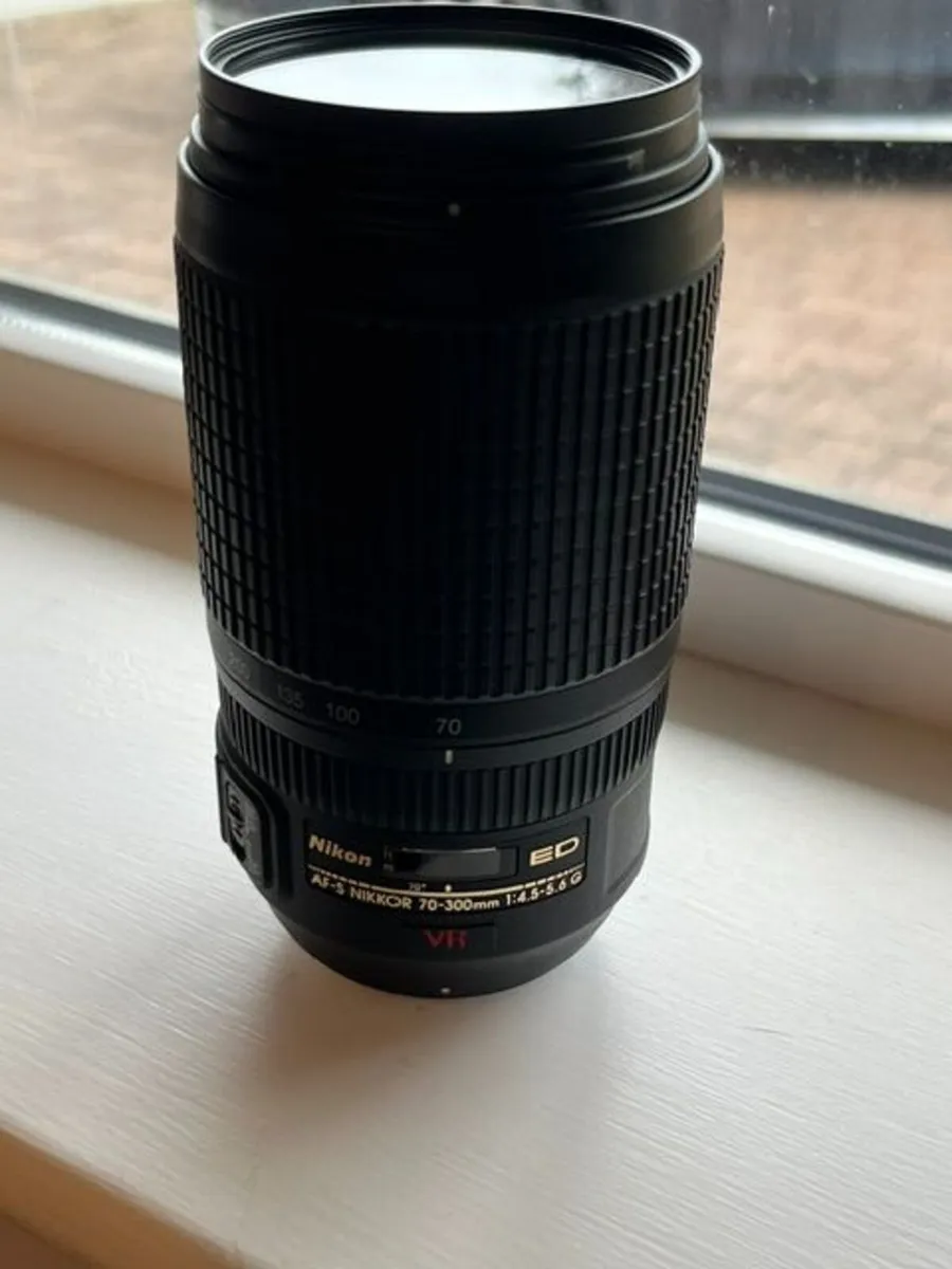 Nikon AF-S 70-300mm 4.5-5.6 - Image 1