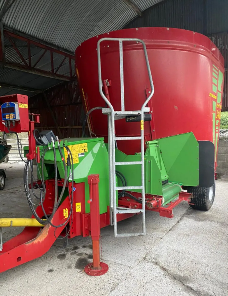 Strautmann Vertimix 1401 Tub Feeder - Image 2