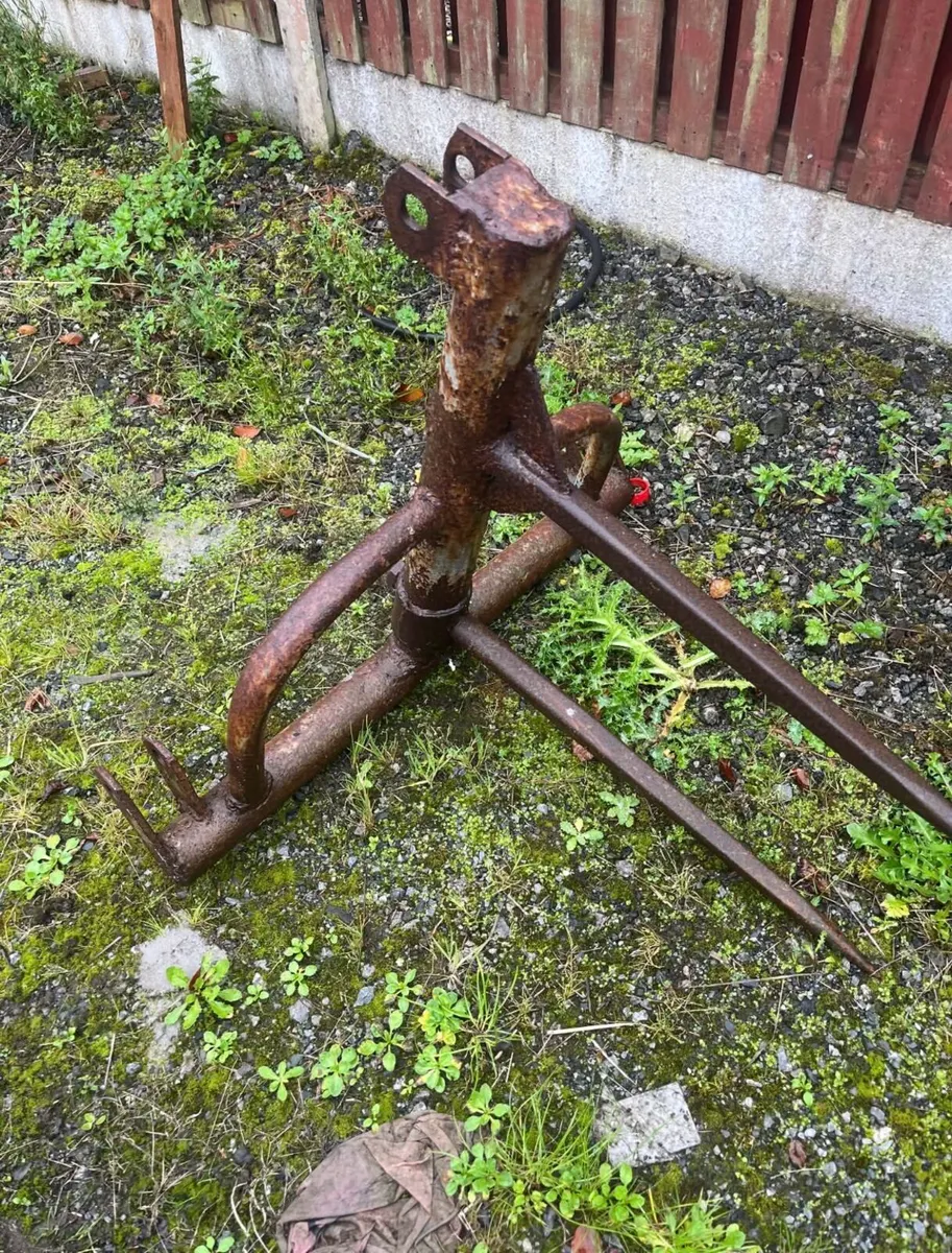 Transport box and bale spike - Image 2