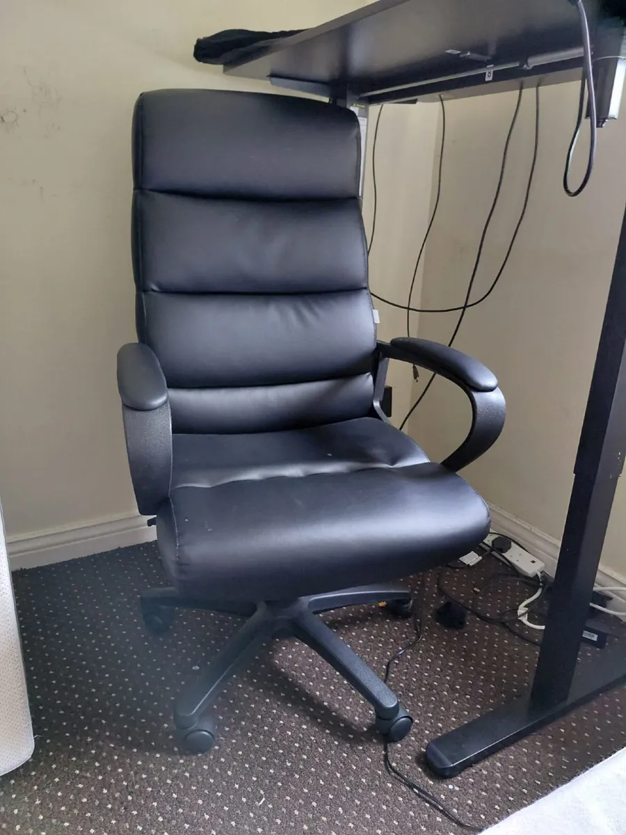 Table, Chair and 2 Monitors - Image 4