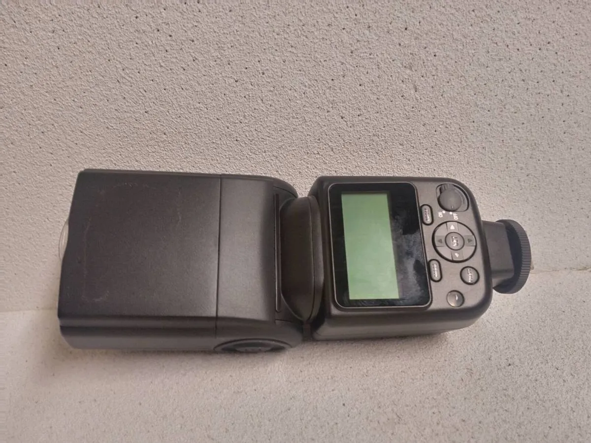 Neewer NW-670 speedlite - Image 2