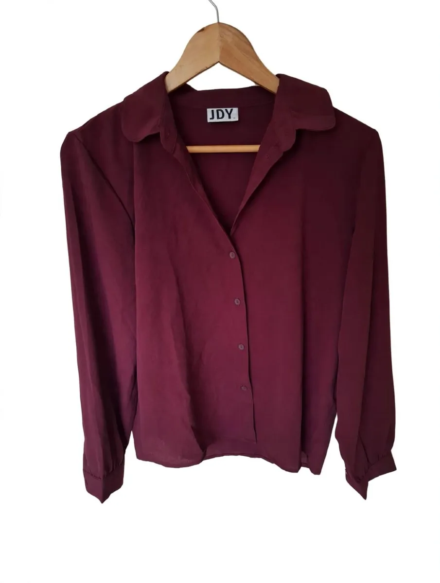 JDY blouse in beautiful burgundy / Size S - Image 2